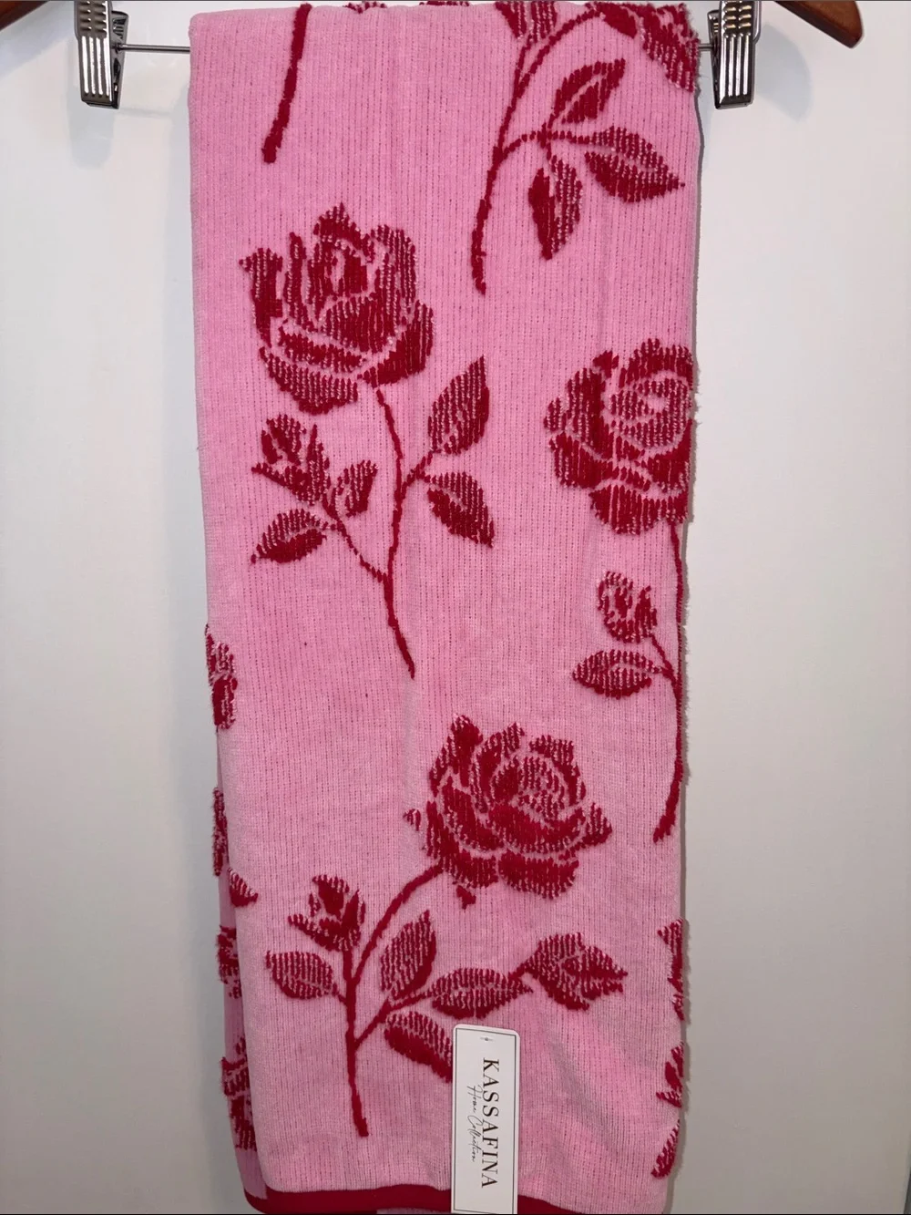Kassafina 🌹 Pink & Red Rose Pattern Towel